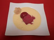 Sorbet von rotem Weinberg-Pfirsich mit Mandelkeks und Sabayone - Rezept
