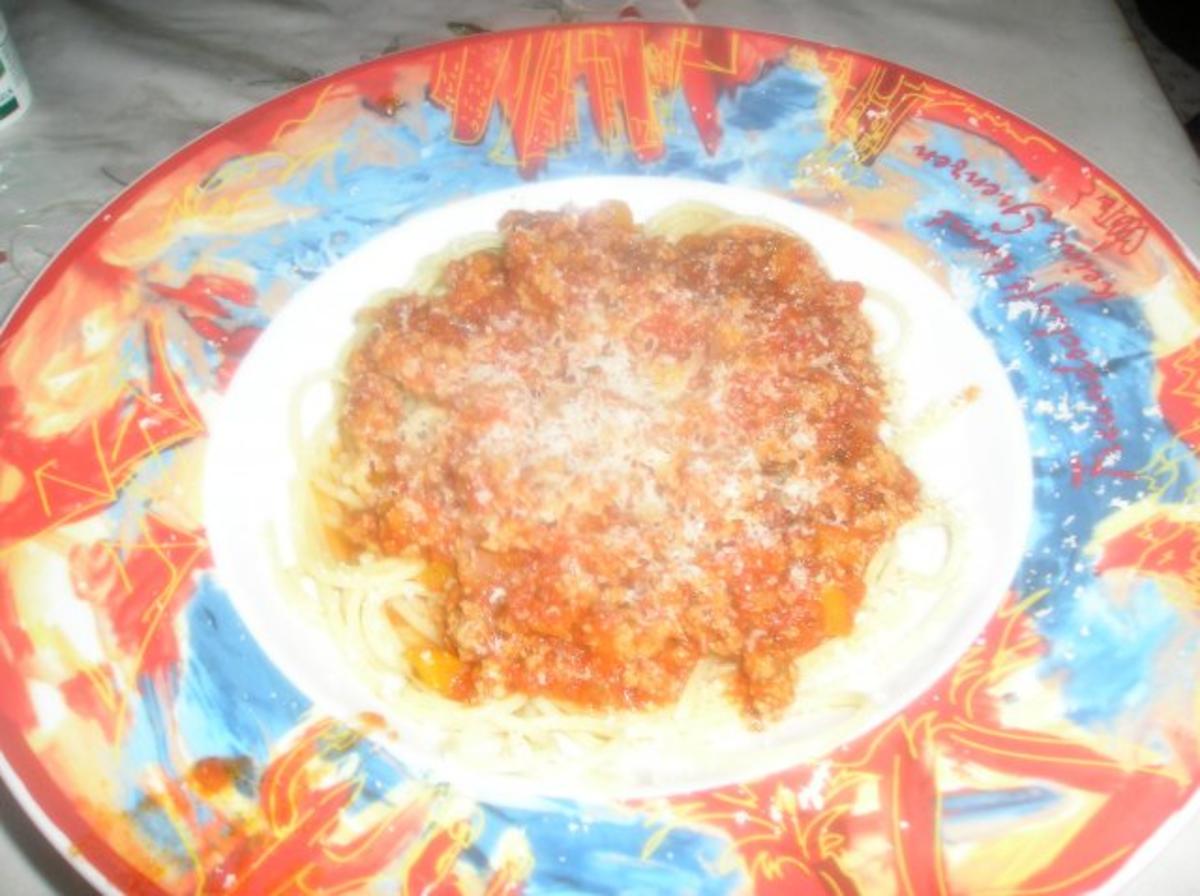 Spaghetti in scharfer Tomaten-Paprika Soße - Rezept