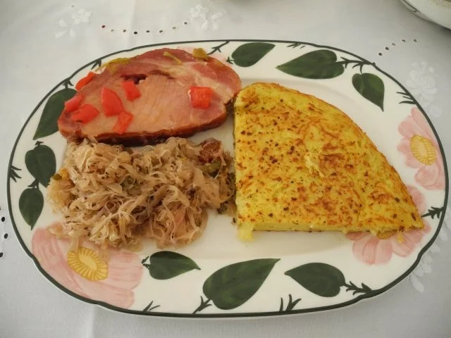 Rezept: Kassler ohne Knochen aus dem Ofen mit fruchtigem Sauerkraut und Raspel-Rösti Bild Nr. 2 Kassler ohne Knochen aus dem Ofen mit fruchtigem Sauerkraut und Raspel-Rösti - Rezept - Bild Nr. 2