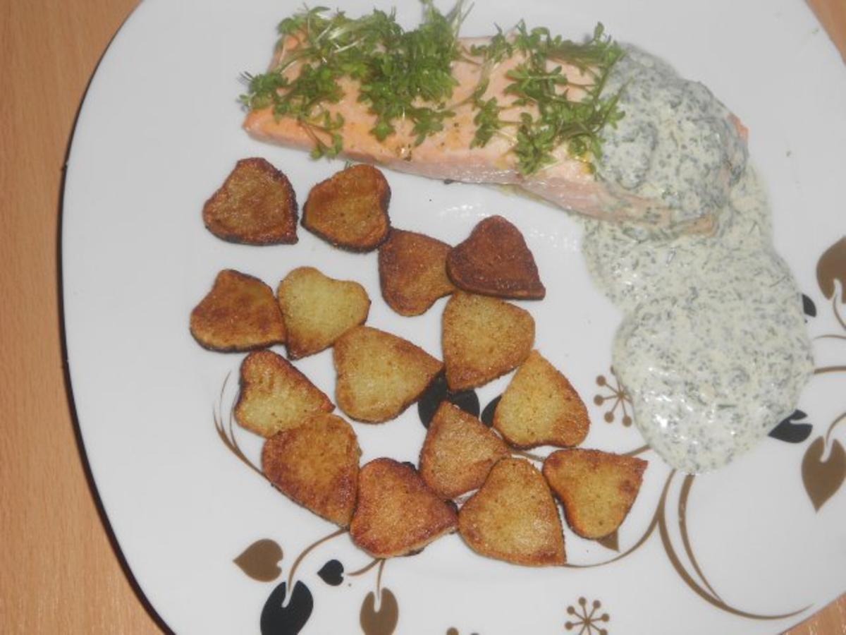 Lachsfilet mit Kräuterdip - Rezept mit Bild - kochbar.de