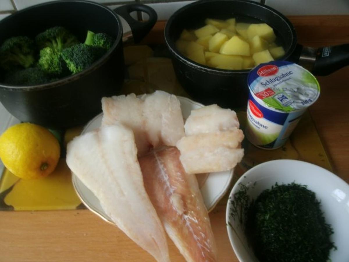 Gedünstetes Kabeljaufilet mit Broccoli und Sahnekartoffeln - einfach ...