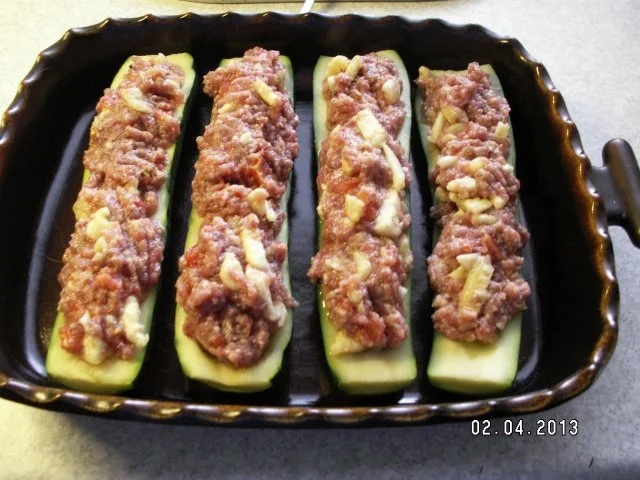 Rezept: Zucchini mit Hackfleischfüllung und Petersilien-Sauce Bild Nr. 6 Zucchini mit Hackfleischfüllung und Petersilien-Sauce - Rezept - Bild Nr. 6