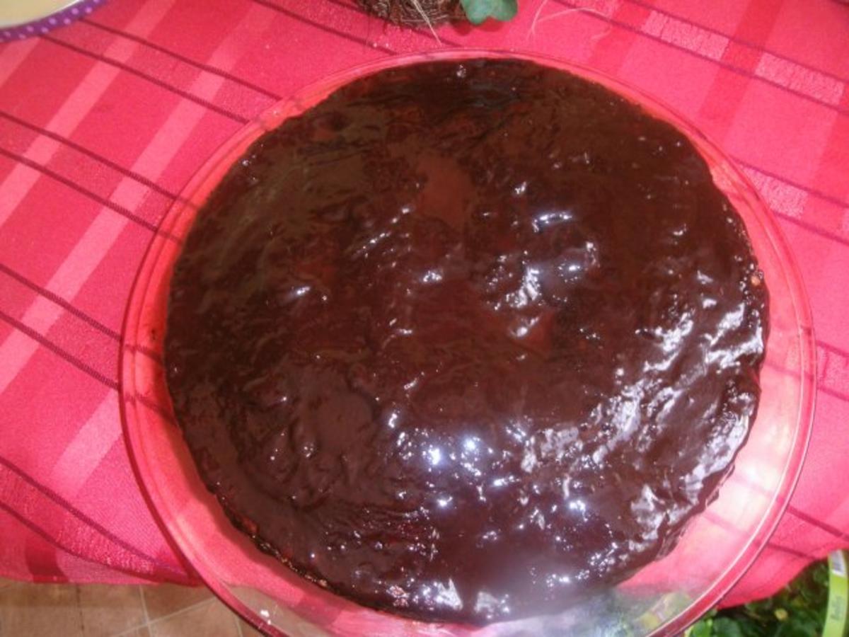 Rezept: Jubiläumstorte Schokoladen-Mandarine Bild Nr. 10 Jubiläumstorte Schokoladen-Mandarine - Rezept - Bild Nr. 10