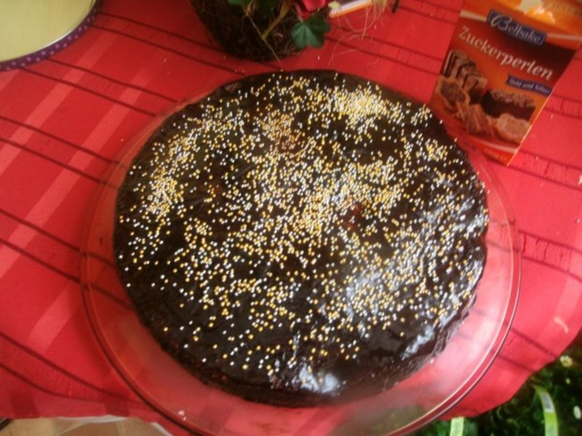 Rezept: Jubiläumstorte Schokoladen-Mandarine Jubiläumstorte Schokoladen-Mandarine - Rezept