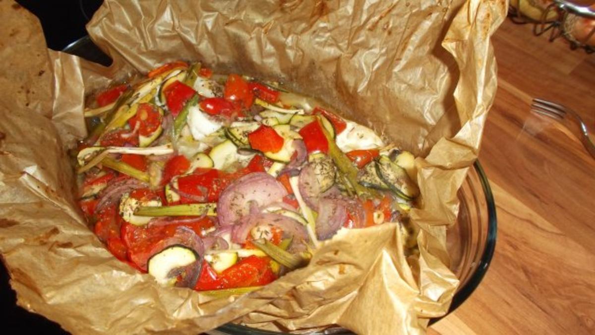 Kabeljaufilet mit Zwiebelgemüse und Paprika im Ofen gegart - Rezept - Bild Nr. 4