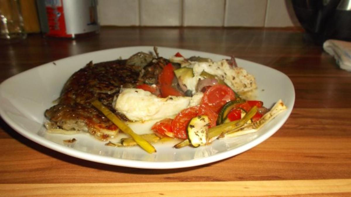 Bilder für Kabeljaufilet mit Zwiebelgemüse und Paprika im Ofen gegart - Rezept