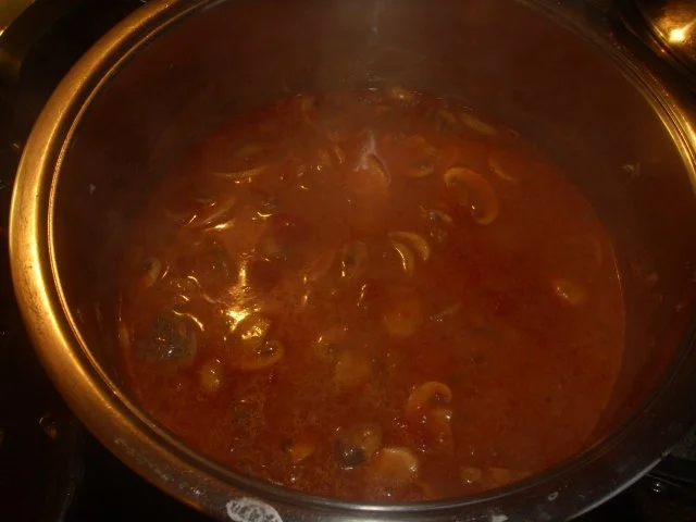 Gulasch in Rotwein mit Semmelknödel - Rezept - Bild Nr. 2