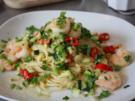 Scharfe Pasta mit Garnelen, Zucchini und Frühlingszwiebeln - Rezept