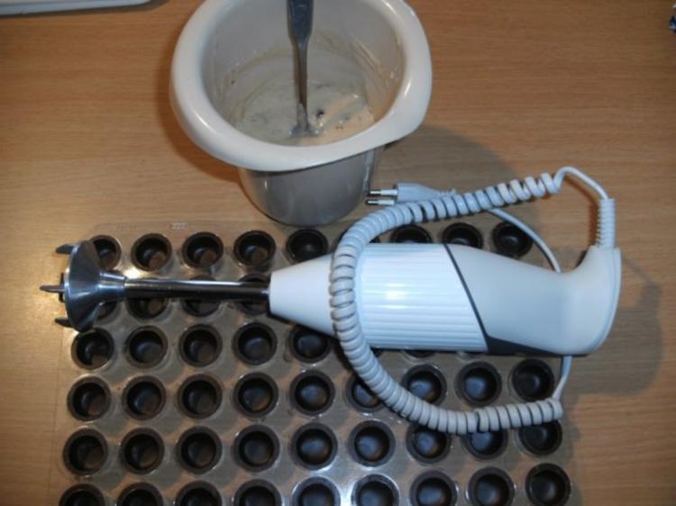 Konfekt: Amarene-Marzipan - Trüffel - Rezept - kochbar.de