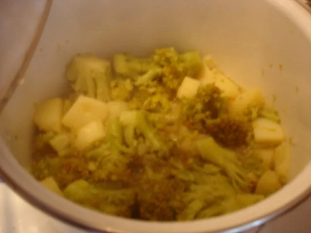 Rezept: Kabeljaufilet in Goldkruste mit Brokkolie-Kartoffelstampf Bild Nr. 8 Kabeljaufilet in Goldkruste mit Brokkolie-Kartoffelstampf - Rezept - Bild Nr. 8