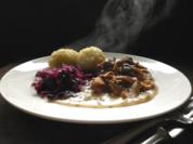 Grüne Klöße mit Steinpilzen und Rotkohl - Rezept