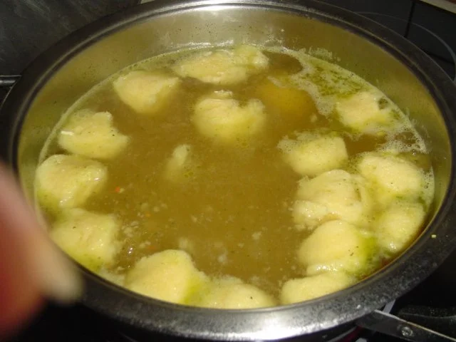 Grießnockerl und Pfannkuchensuppe - Rezept - Bild Nr. 2