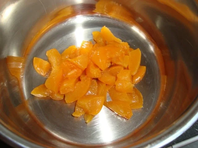 Rezept: Triologie von Aprikosen-Quark-Tarte, Vanille-Eis und Aprikosenkompott Bild Nr. 2 Triologie von Aprikosen-Quark-Tarte, Vanille-Eis und Aprikosenkompott - Rezept - Bild Nr. 2