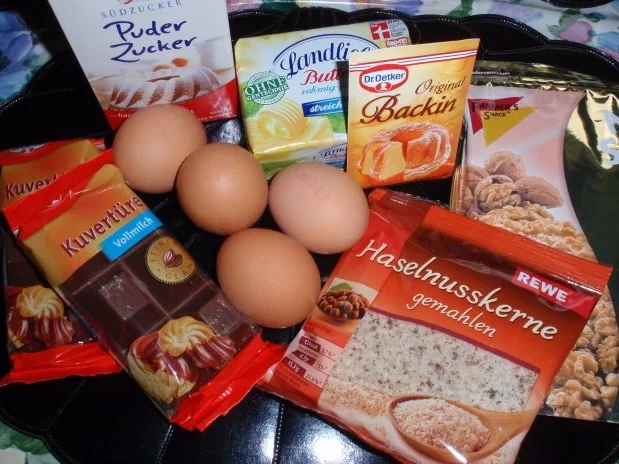 Rezept: Schoko-Walnuss-Haselnuss-Kuchen Bild Nr. 2 Schoko-Walnuss-Haselnuss-Kuchen - Rezept - Bild Nr. 2