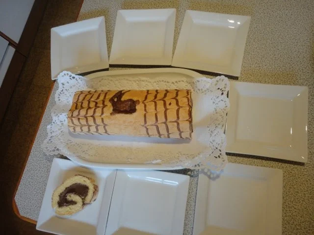 Rezept: Österliche Roulade mit Nougatfüllung Bild Nr. 2 Österliche Roulade mit Nougatfüllung - Rezept - Bild Nr. 2