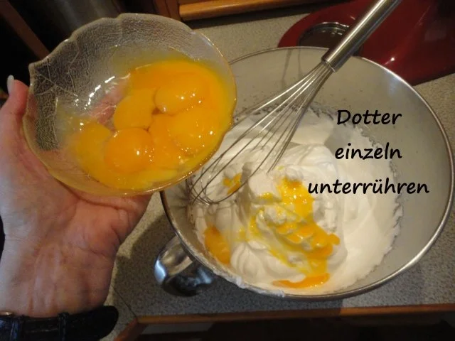 Rezept: Österliche Roulade mit Nougatfüllung Bild Nr. 4 Österliche Roulade mit Nougatfüllung - Rezept - Bild Nr. 4