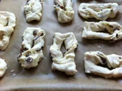 Plunderschleifen mit Quarkfüllung und Rosinen - Rezept