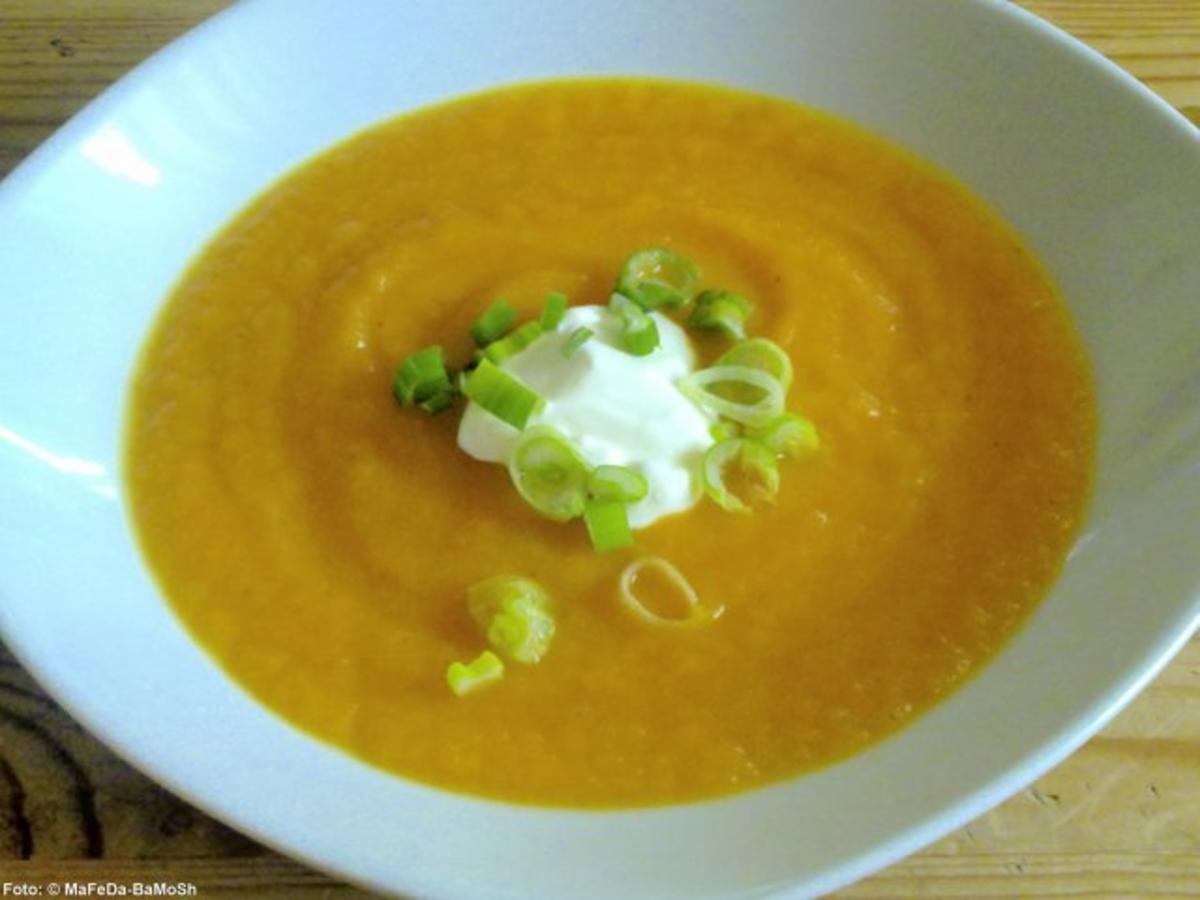 Cremige Orangen-Karotten-Suppe - Rezept - kochbar.de