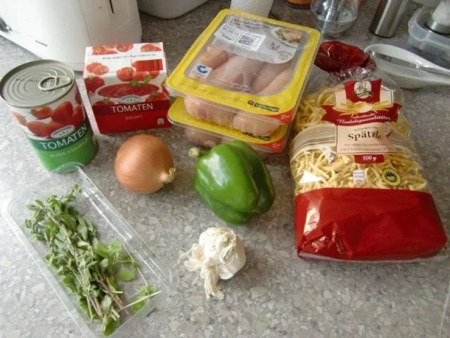 Hähnchenfilet auf Spätzle mit einer Paprikasahnesoße - Rezept - Bild Nr. 2