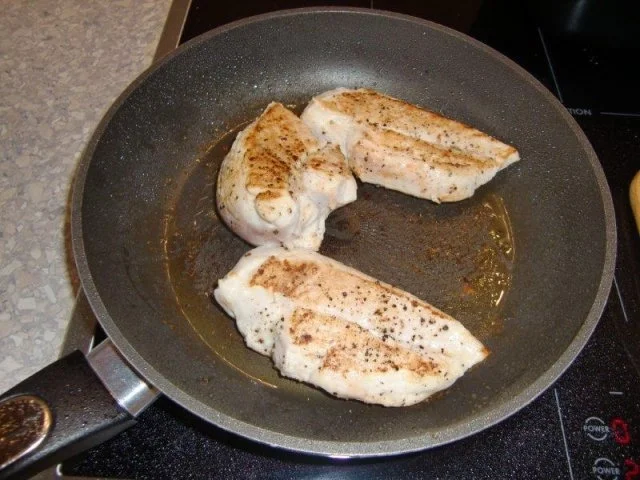 Hähnchenfilet auf Spätzle mit einer Paprikasahnesoße - Rezept - Bild Nr. 9