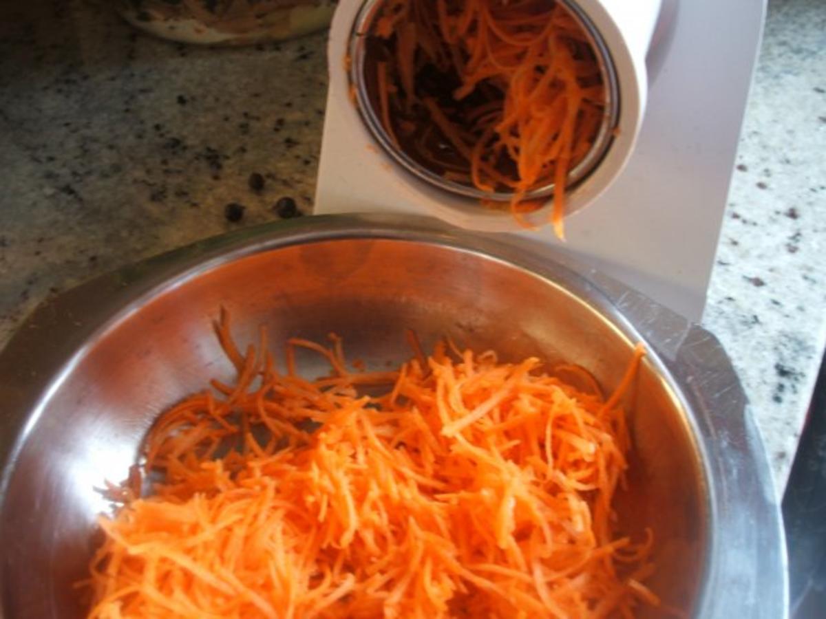 Suppen: Zucchinisuppe mit Karotten und Zwiebelcroutons - Rezept - Bild Nr. 5