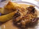 Fleisch: Halskoteletts mit Zwiebelsahne - Rezept