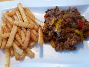 Hackfleischgemüse mit Pommes - Rezept