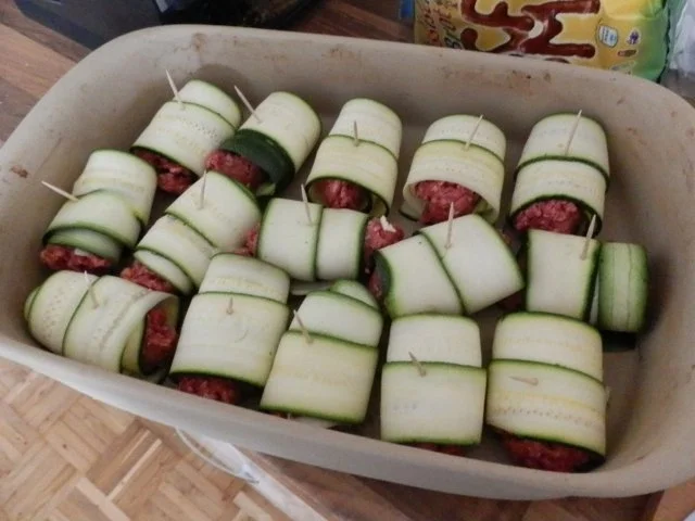 Rezept: Zucchiniröllchen mit Rinderhackfleisch Zucchiniröllchen mit Rinderhackfleisch - Rezept