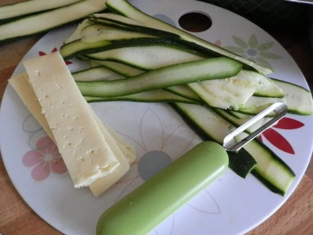 Rezept: Zucchiniröllchen mit Rinderhackfleisch Bild Nr. 2 Zucchiniröllchen mit Rinderhackfleisch - Rezept - Bild Nr. 2