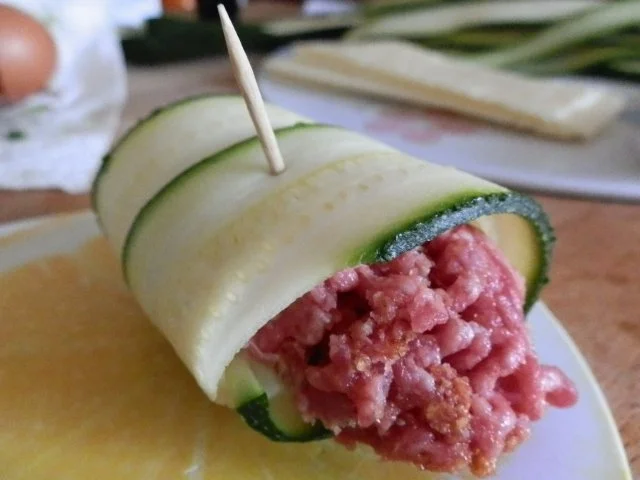 Rezept: Zucchiniröllchen mit Rinderhackfleisch Bild Nr. 5 Zucchiniröllchen mit Rinderhackfleisch - Rezept - Bild Nr. 5