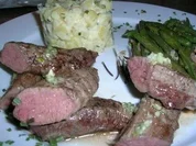 Rosa gebratenes Lammfilet mit grünen Bohnen und Kartoffelragout - Rezept