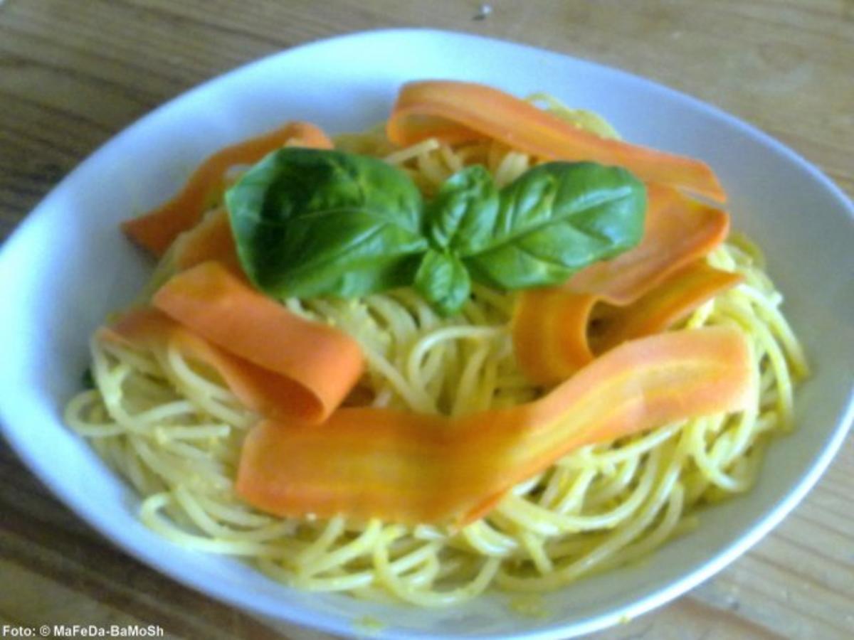 Spaghetti mit Möhren-Pesto - Rezept mit Bild - kochbar.de