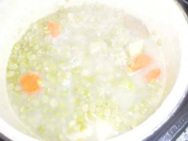 Rezept: Erbsenpüree mit Selchkarree Bild Nr. 3 Erbsenpüree mit Selchkarree - Rezept - Bild Nr. 3