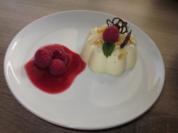 Panna-Cotta mit warmen Himbeeren - Rezept