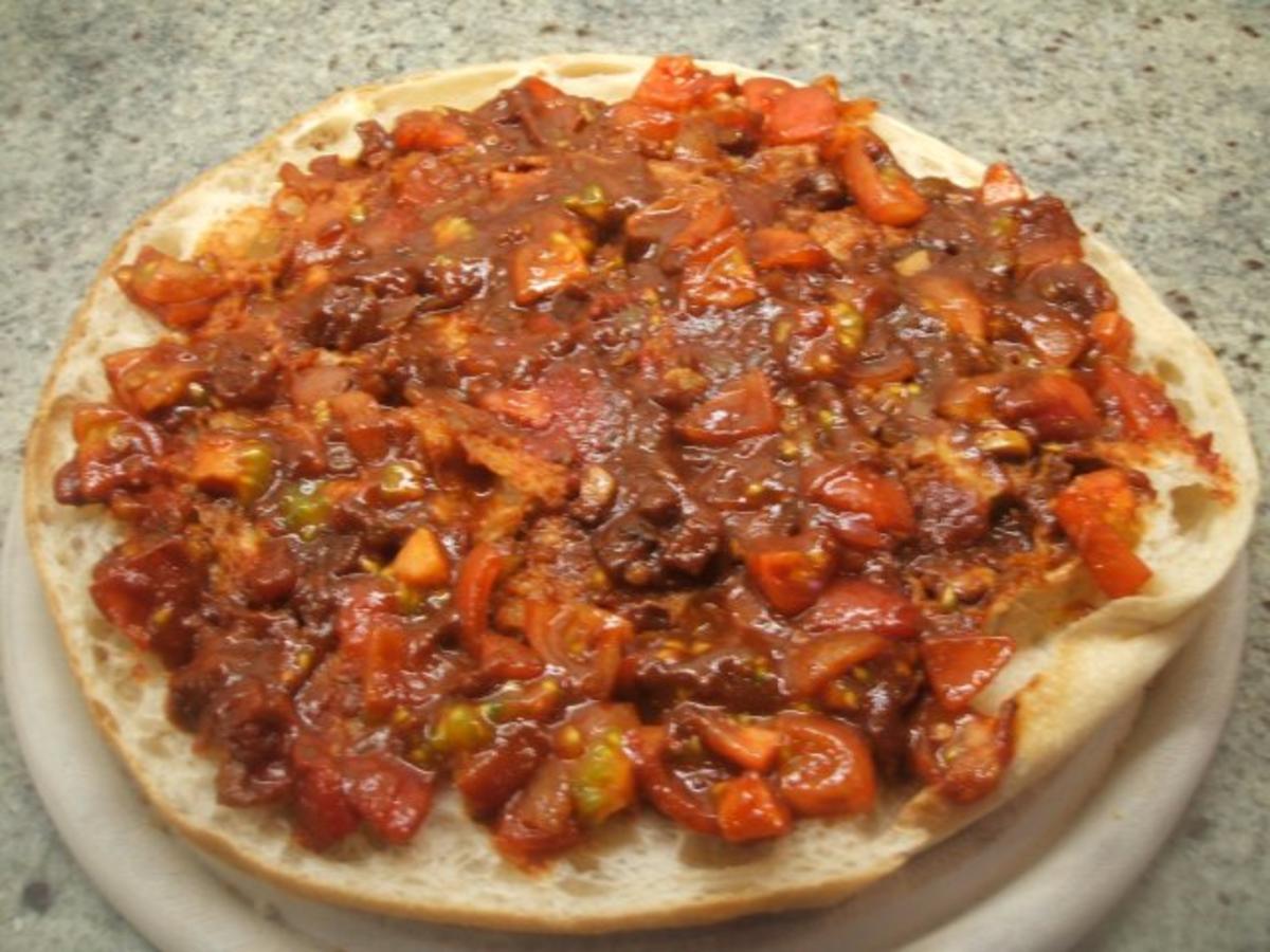 Pikantes Backen: Fladenpizza oder Pizzafladen - Rezept - Bild Nr. 3