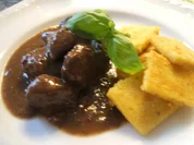 Wild: Hirschgulasch in Backpflaumensoße - Rezept