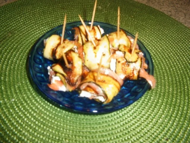 Rezept: Zucchini-Lachs-Röllchen Bild Nr. 2 Zucchini-Lachs-Röllchen - Rezept - Bild Nr. 2