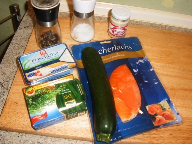 Rezept: Zucchini-Lachs-Röllchen Bild Nr. 3 Zucchini-Lachs-Röllchen - Rezept - Bild Nr. 3