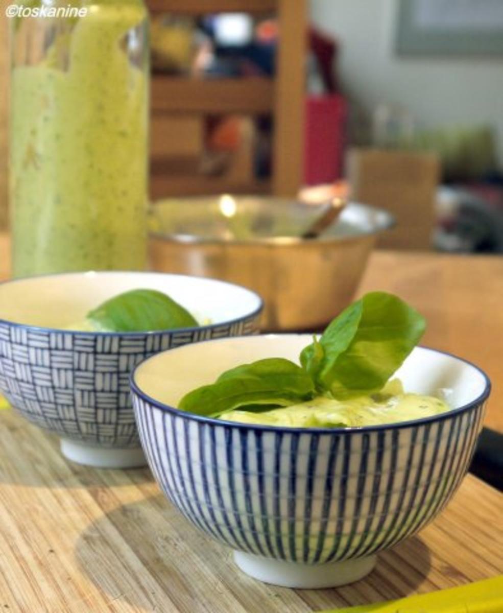BasilikumAvocadoDressing Rezept mit Bild kochbar.de