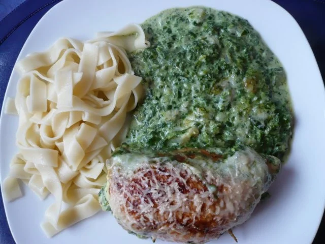 Rezept: Putenröllchen mit Spinatsoße Bild Nr. 7 Putenröllchen mit Spinatsoße - Rezept - Bild Nr. 7