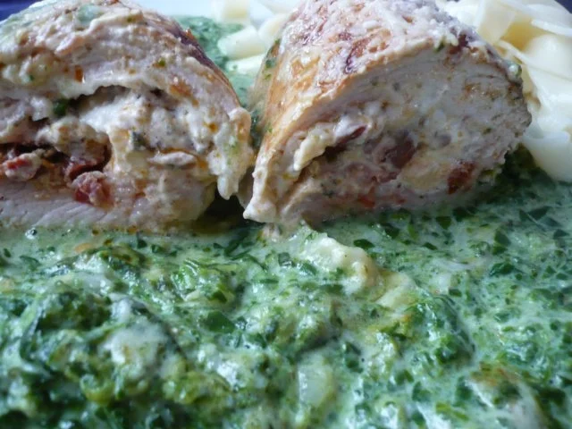 Rezept: Putenröllchen mit Spinatsoße Bild Nr. 8 Putenröllchen mit Spinatsoße - Rezept - Bild Nr. 8