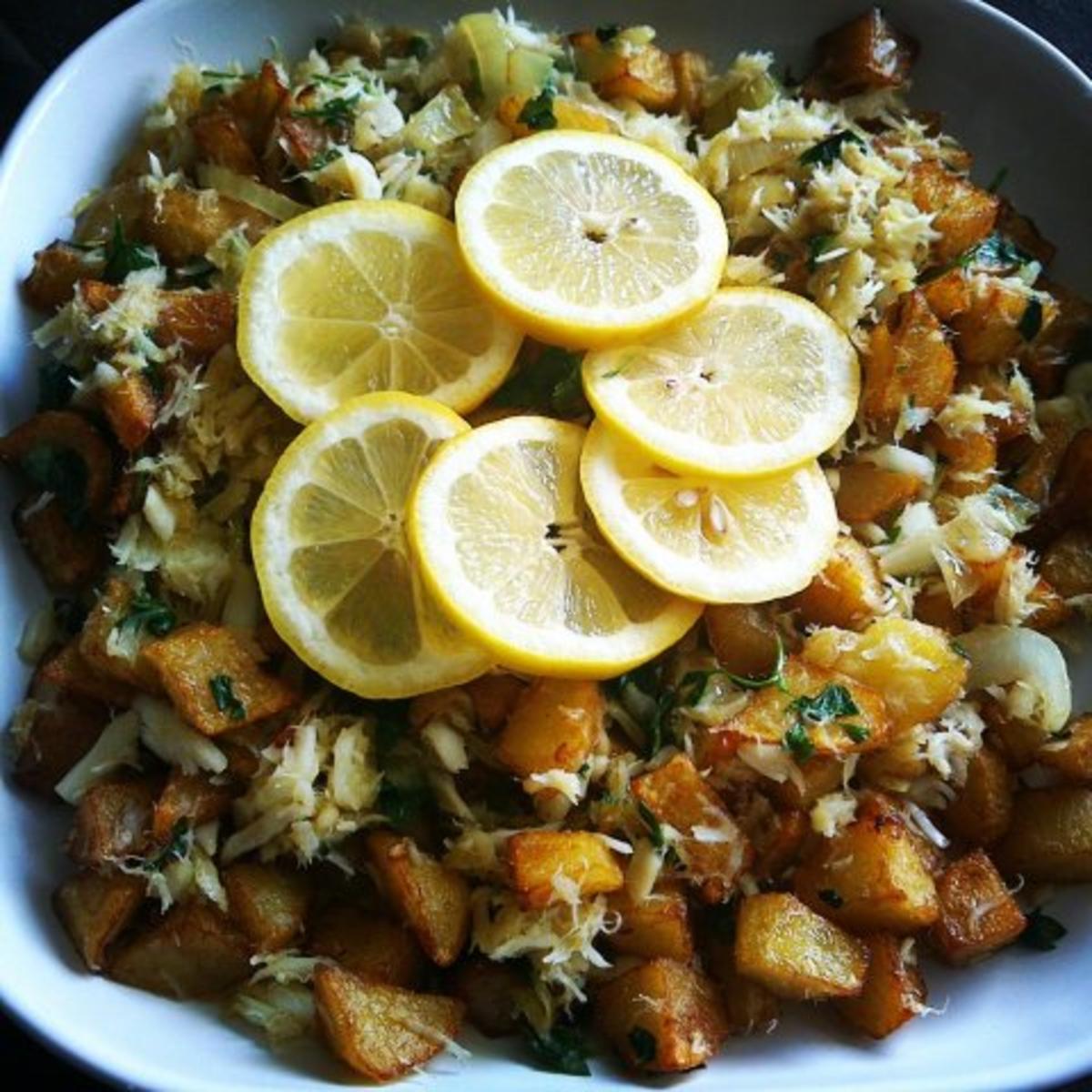 Stockfisch mit frittierten Kartoffelwürfeln - Rezept - kochbar.de