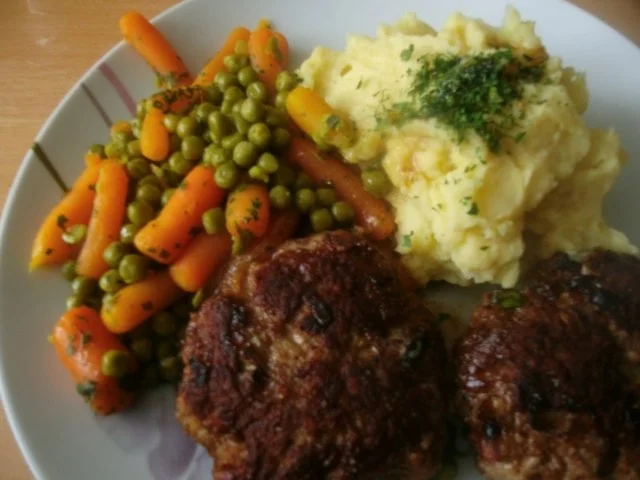 Bouletten  mit Mischgemüse und Kartoffelpürree - Rezept - Bild Nr. 9