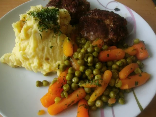 Bouletten  mit Mischgemüse und Kartoffelpürree - Rezept - Bild Nr. 12