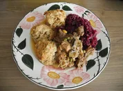 Unser Ostergulasch mit Zwiebeln und Chamignon...aus dem Römertopf - Rezept