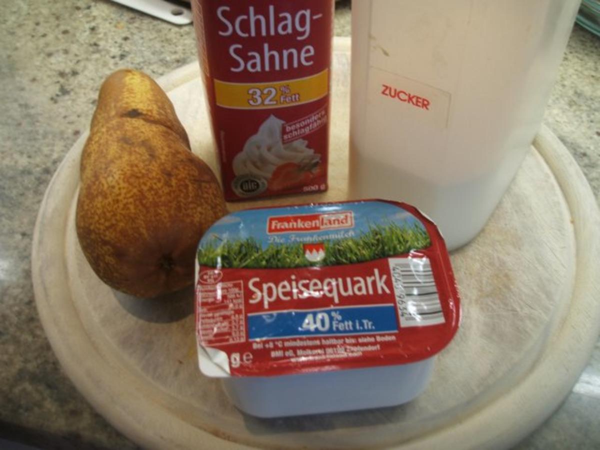 Dessert: Birnenquark auf Birnen-Zucchini-Kuchen - Rezept - Bild Nr. 2