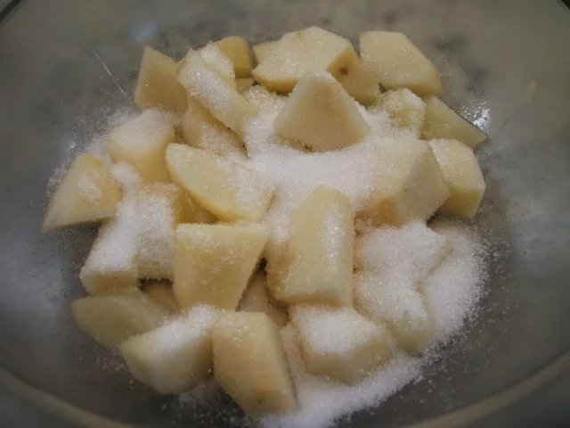 Dessert: Birnenquark auf Birnen-Zucchini-Kuchen - Rezept - Bild Nr. 3