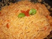 Spaghetti mit Krabben in pikanter Tomatensoße - Rezept