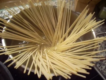 Rezept: Spaghetti mit Krabben in pikanter Tomatensoße Bild Nr. 4 Spaghetti mit Krabben in pikanter Tomatensoße - Rezept - Bild Nr. 4