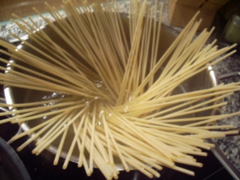 Spaghetti mit Krabben in pikanter Tomatensoße - schnell &amp; einfach - 248 ...